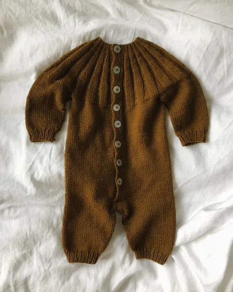 Hovedbilde Sunday Suit PetiteKnit mønster