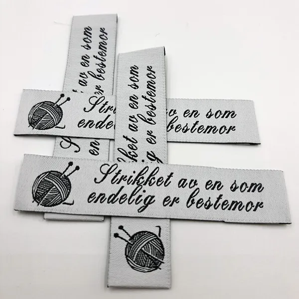Hovedbilde Strikket av en som endelig er bestemor