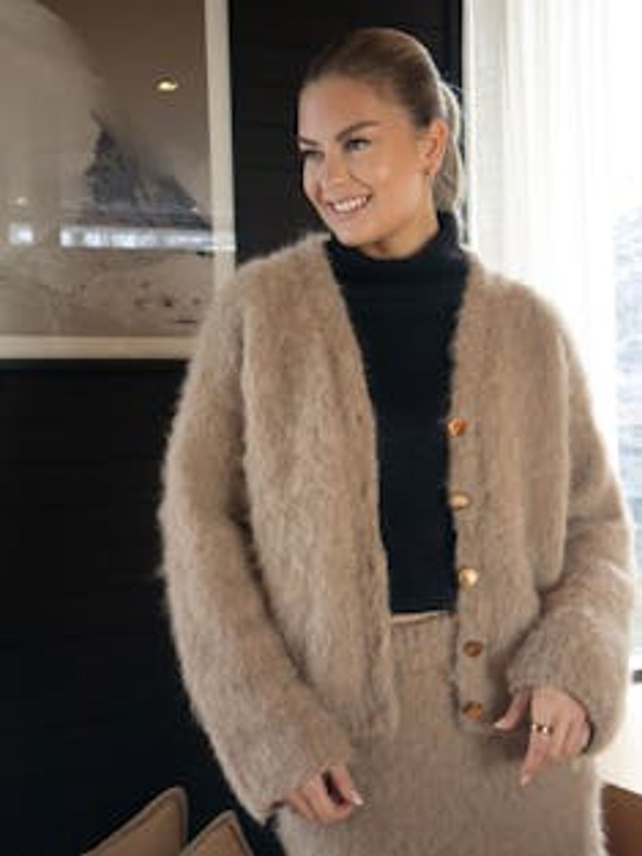 Gratis oppskrift - Brush Cardigan i Fnugg in Florence fra HOY