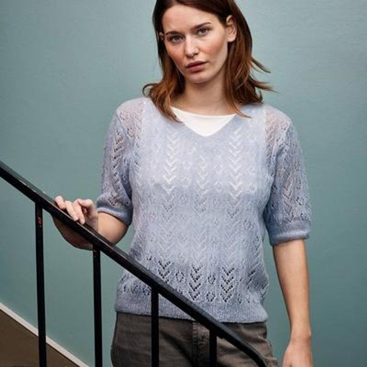 890120 Bluse med hullmønster og korte ermer i Hannah by Permin