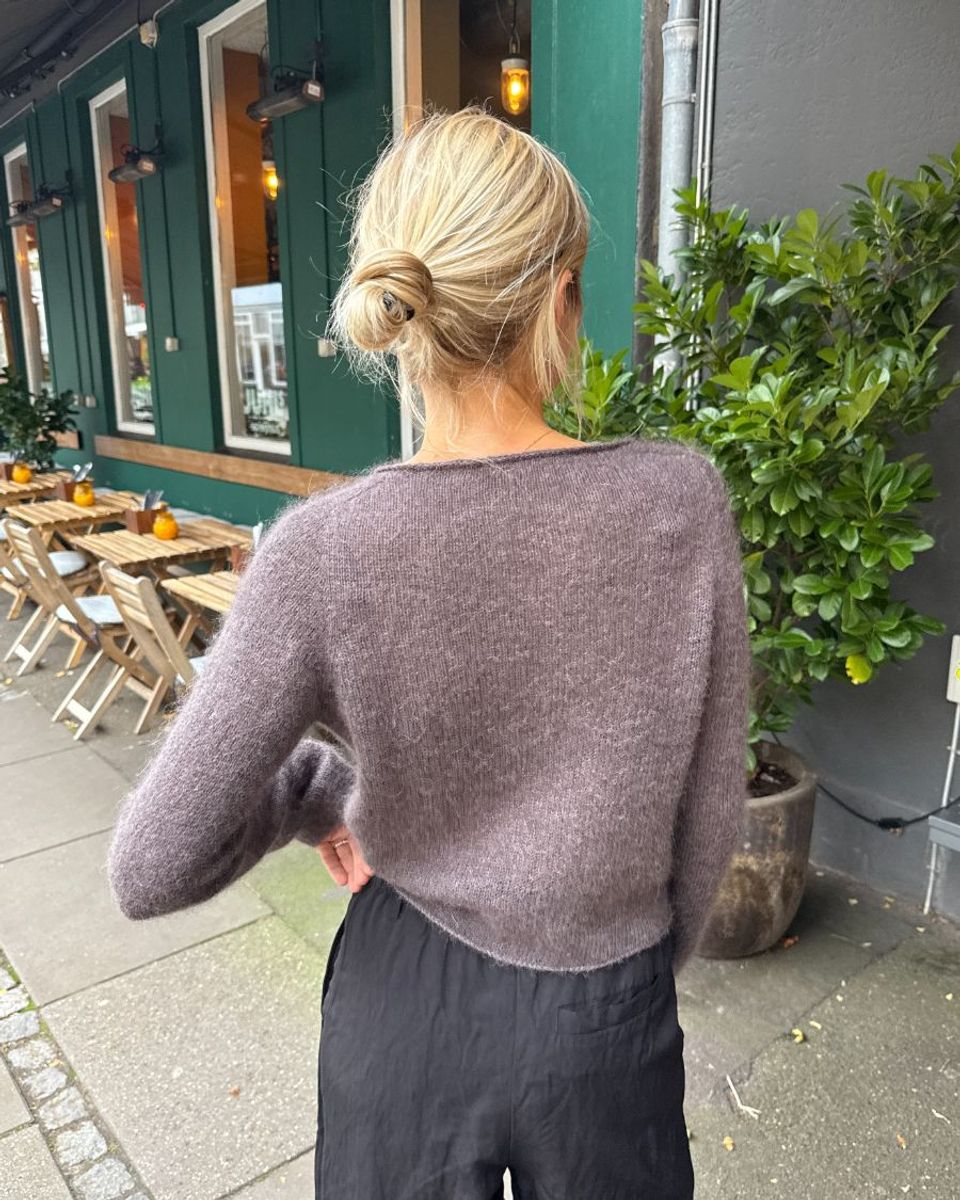 Ivy Cardigan til dame fra PetiteKnit oppskrift