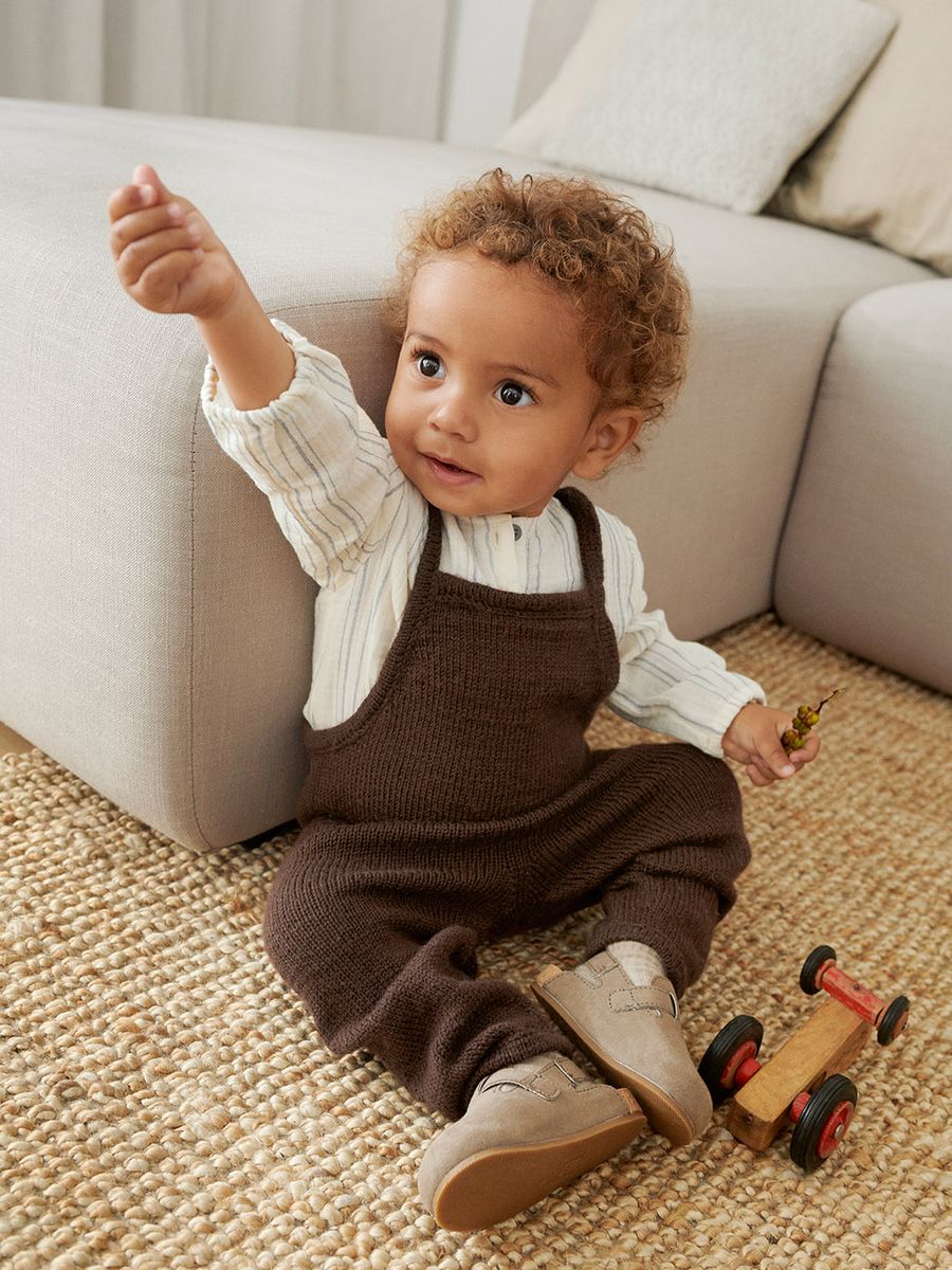 2413-7 Bunny Pants til baby fra Sandnes garn*