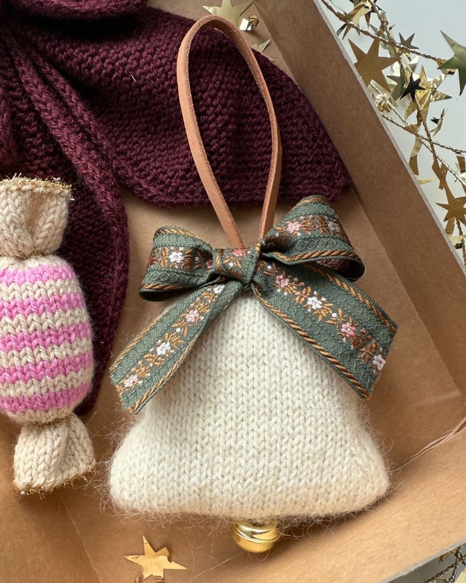 Gratis oppskrift Christmas Bell fra PetiteKnit