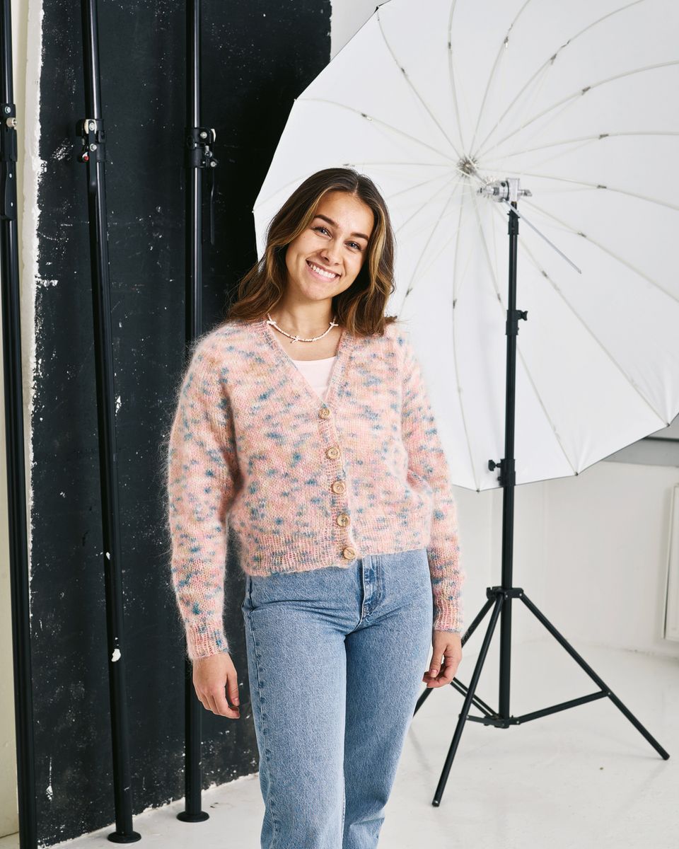 893166 Kort raglancardigan i Bella fra Permin , PDF